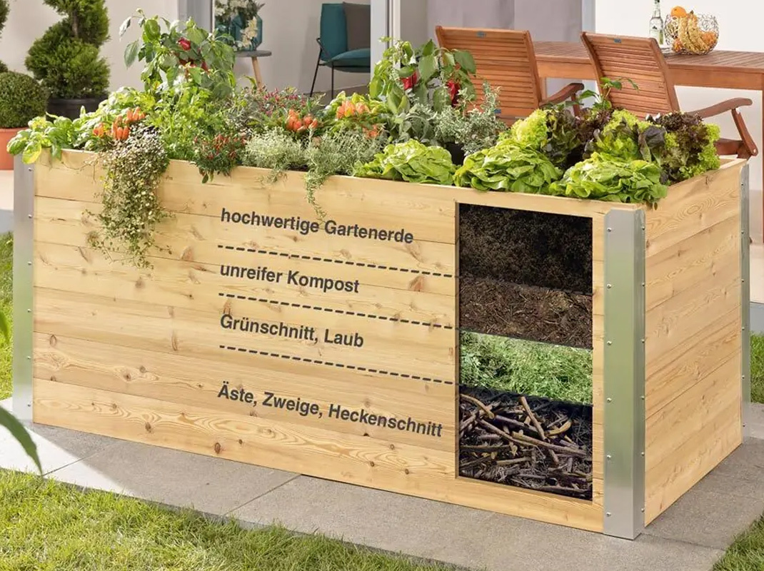 Hochbeet im Garten, das im Herbst mit organischem Material aufgef�llt werden kann