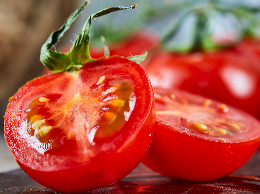 Tomatensamen aus einer reifen Tomate f�r die n�chste Aussaat gewinnen